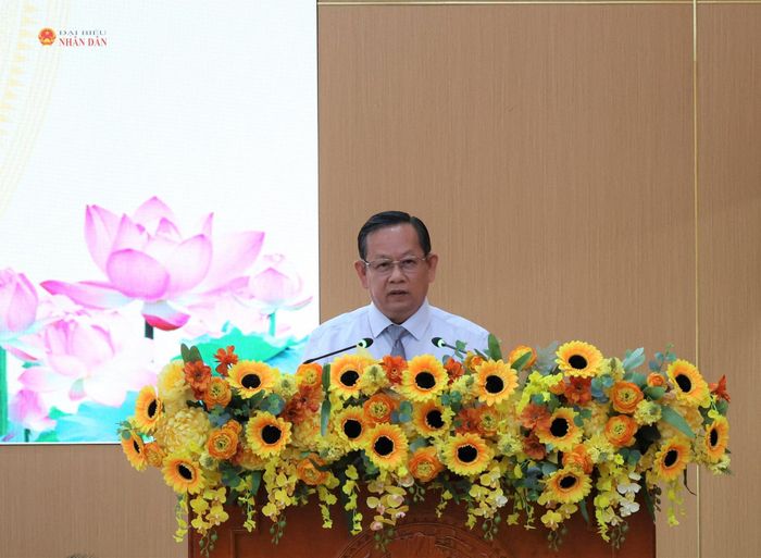 Giám đốc Sở Nội vụ tỉnh An Giang Nguyễn Hoàng Thông trả lời các nội dung đại biểu quan tâm