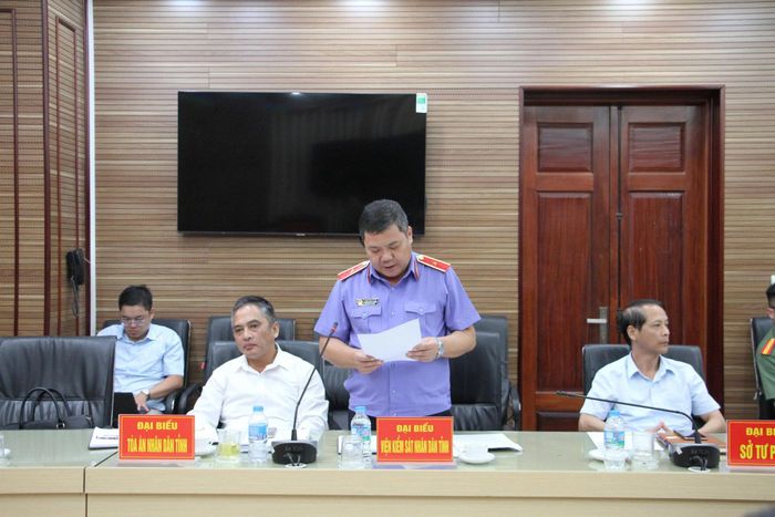 Các đại biểu phát biểu tham luận tại Hội thảo