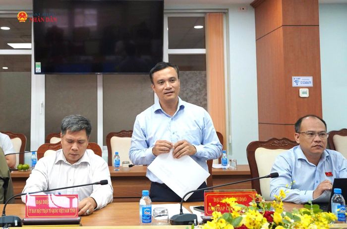 Đại diện Ban Pháp chế HĐND tỉnh phát biểu tại cuộc làm việc