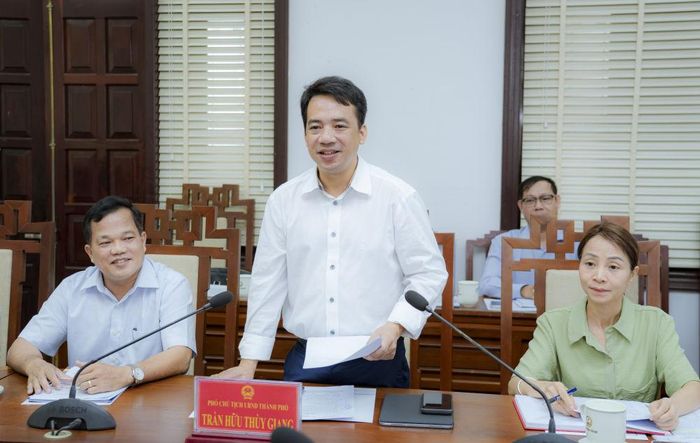 Phó Chủ tịch UBND thành phố Trần Hữu Thùy Giang đánh giá cao ý tưởng xây dựng thương hiệu Quốc gia "Thành phố Nhiếp ảnh Việt Nam", cho rằng đây là định hướng phù hợp với chủ trương phát triển công nghiệp văn hóa, kinh tế sáng tạo và phát huy giá trị di sản. Nguồn: hue.gov.vn