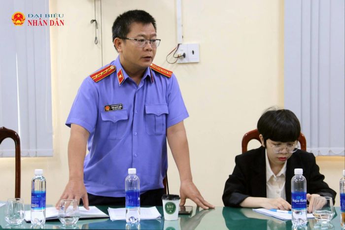 Phó Viện trưởng Viện kiểm sát nhân dân khu vực 1 Trần Quyết Chiến phát biểu
