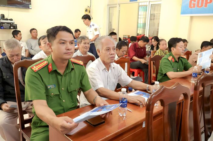 Một buổi tuyên truyền pháp luật cho Nhân dân đặc khu Thổ Châu. Ảnh: Thanh Điểu
