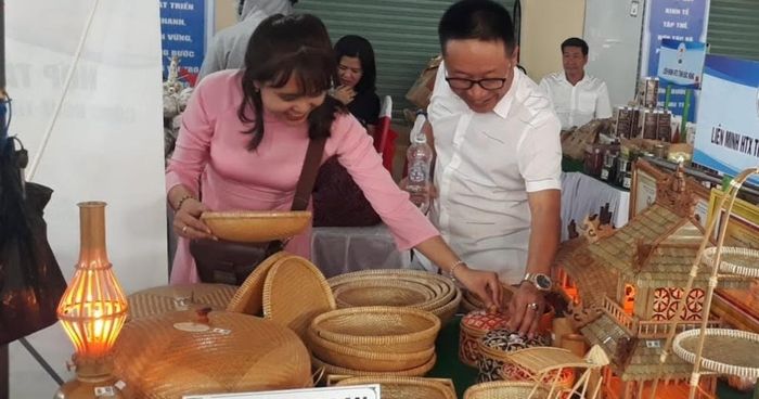 Đổi mới mẫu mã, phát triển thiết kế và bảo vệ tài sản trí tuệ góp phần nâng cao sức cạnh tranh cho các sản phẩm của HTX Sản xuất dịch vụ Mây tre đan Bao La.