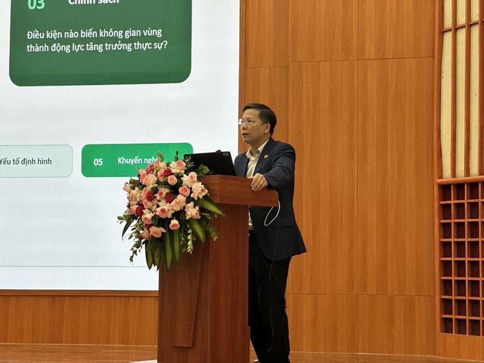 Các diễn giả trình bày tại hội thảo.