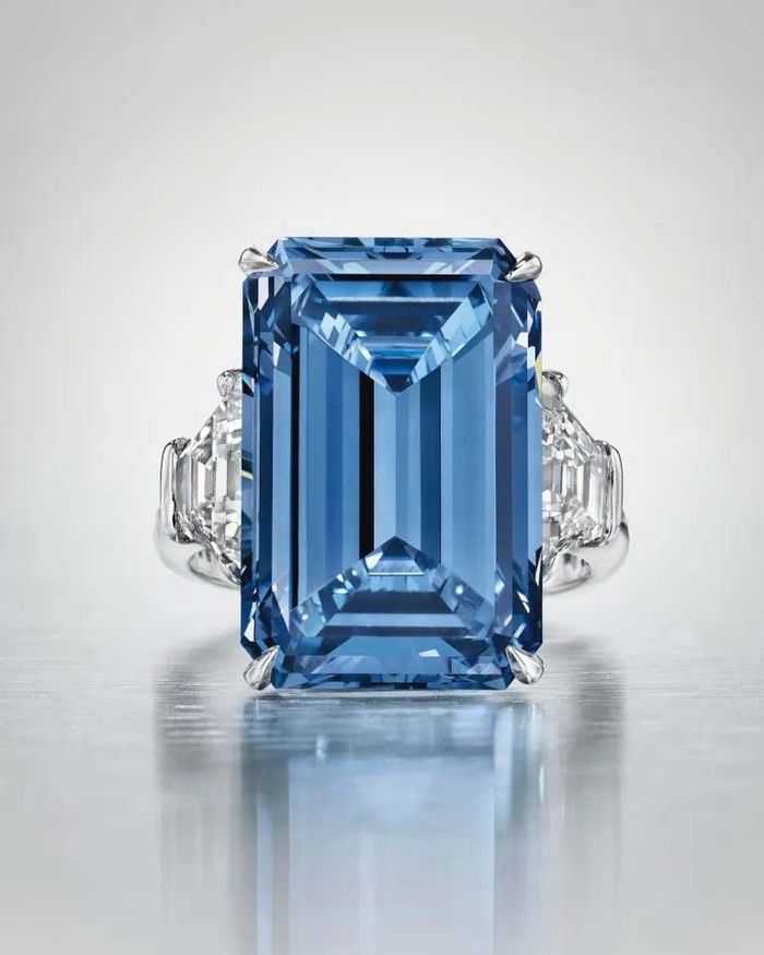 Kim cương Oppenheimer Blue có giá 57,5 triệu USD (Ảnh: Christie’s Auction House)