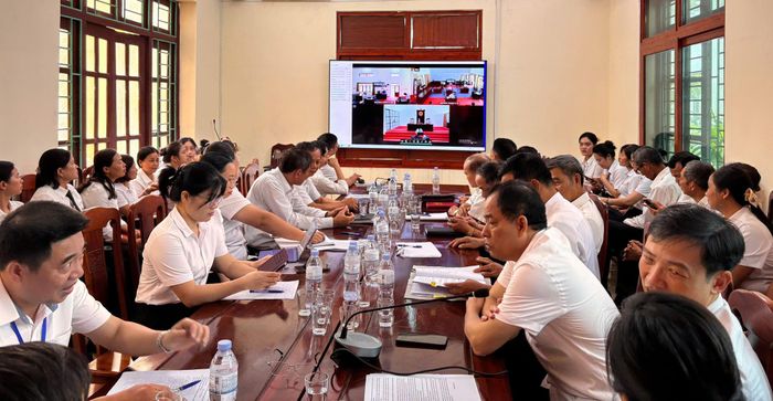 Ngay sau khi kết thúc phiên tòa, TAND khu vực 3 - Bắc Ninh đã phối hợp với Viện kiểm sát cùng cấp tổ chức cuộc họp rút kinh nghiệm trực tuyến