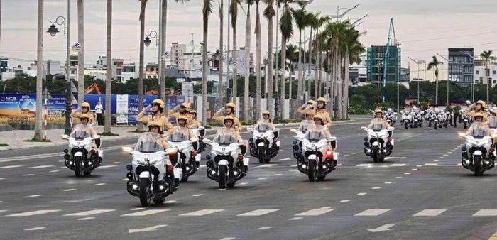 Những màn trình diễn mô tô nghiệp vụ được luyện tập bài bản, thể hiện tính kỷ luật, khả năng hiệp đồng và bản lĩnh của lực lượng Công an nhân dân.