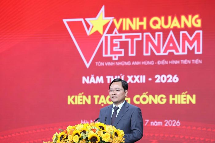 Chủ tịch Tổng Liên đoàn Lao động Việt Nam Nguyễn Anh Tuấn chia sẻ, Vinh quang Việt Nam là những câu chuyện thật, con người thật về trí tuệ, lòng dũng cảm và trách nhiệm.