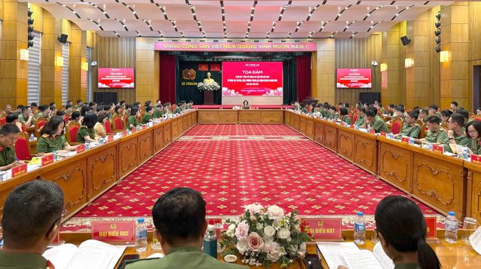  Quang cảnh tọa đàm 