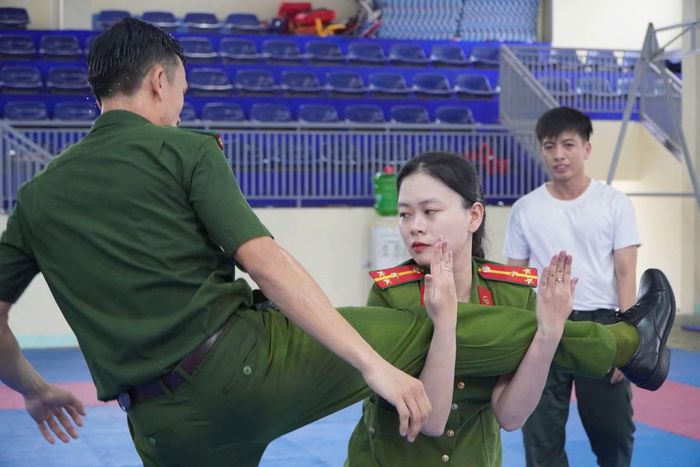 Lần đầu tiên tại Hội thao CAND, nội dung vượt vật cản dành cho cán bộ, chiến sĩ nữ được đưa vào thi đấu, khẳng định bản lĩnh, thể lực và khả năng sẵn sàng chiến đấu của nữ CAND.