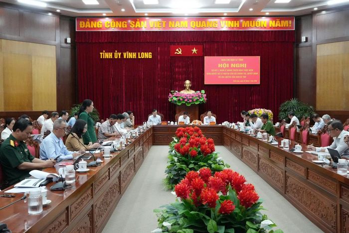 Đồng chí Đoàn Hồng Hạnh, Giám đốc Sở Khoa học và Công nghệ tỉnh Vĩnh Long phát biểu tại hội nghị.