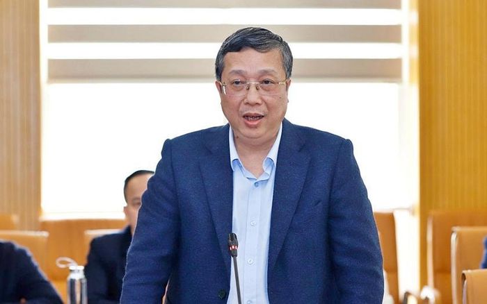Ông Hoàng Trung, Thứ trưởng Bộ Nông nghiệp và Môi trường trước thời điểm bị khai trừ khỏi Đảng và bị cơ quan điều tra khởi tố, tạm giam. Ảnh: Bộ NN và MT