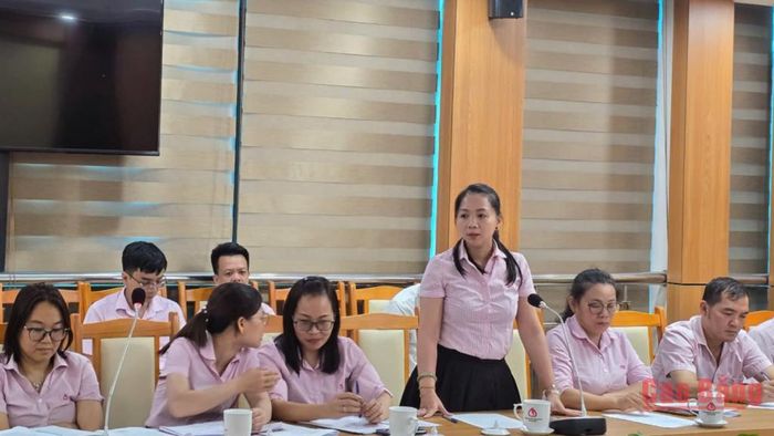 Người lao động đề xuất ý kiến xây dựng quy chế dân chủ cơ sở và thực hiện các chế độ chính sách cũng như cải thiện điều kiện làm việc tại hội nghị.