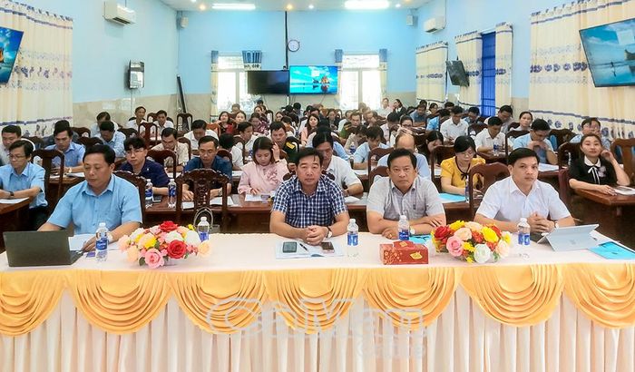  Đại biểu ở 9 xã thuộc Cụm số 6 tham dự hội nghị tập huấn.