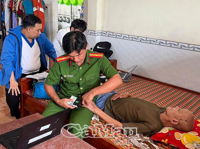 Hỗ trợ lấy mẫu ADN cho ông Võ Văn Phẩm, em ruột Liệt sĩ Võ Văn Còn và Liệt sĩ Võ Văn Lễ, Ấp 17.