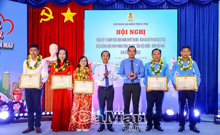  Phó Bí thư Tỉnh ủy, Chủ tịch Ủy ban MTTQ Việt Nam tỉnh Cà Mau Hồ Thanh Thủy và Phó Chủ tịch Ủy ban MTTQ Việt Nam tỉnh Cà Mau, Chủ tịch LĐLĐ tỉnh Lý Công Bắc