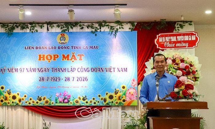 Phó Chủ tịch Ủy ban MTTQ Việt Nam tỉnh Cà Mau, Chủ tịch LĐLĐ tỉnh Lý Công Bắc phát biểu tại buổi họp mặt.