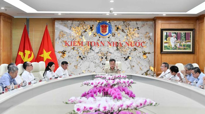 Bí thư Đảng ủy, Tổng Kiểm toán nhà nước Nguyễn Hữu Nghĩa chủ trì cuộc họp. Ảnh: N.Lộc