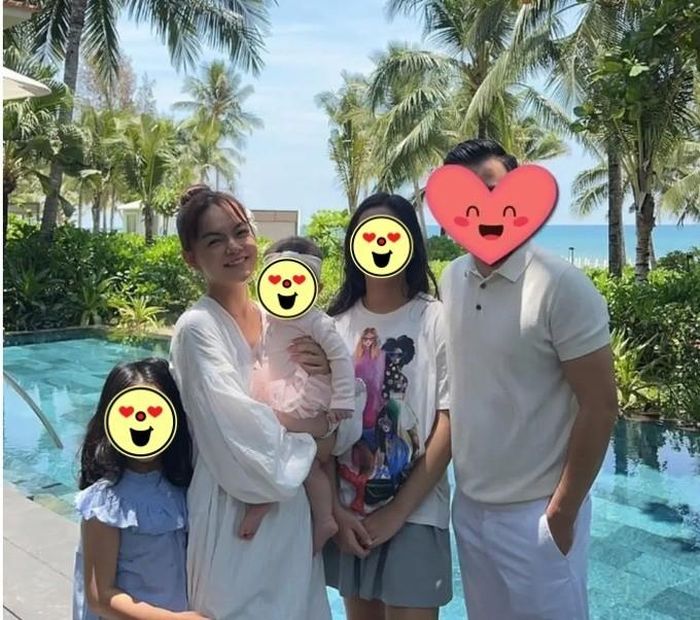 Trước kia, Phạm Quỳnh Anh vẫn để chồng xuất hiện trong các bức ảnh du lịch nhưng che kín mặt. Ảnh: FBNV