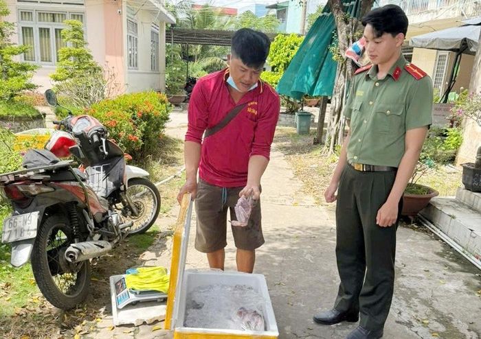 Cơ quan Công an phát hiện người dân mua bán thịt các loài chim hoang dã