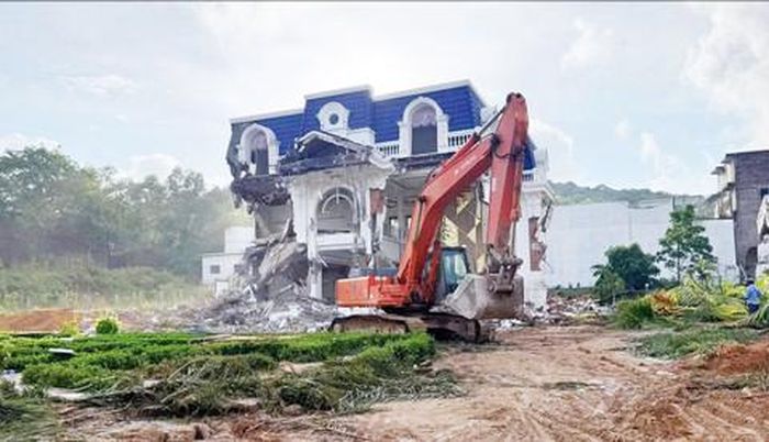 Lực lượng chức năng Phú Quốc cưỡng chế công trình xây dựng trái phép