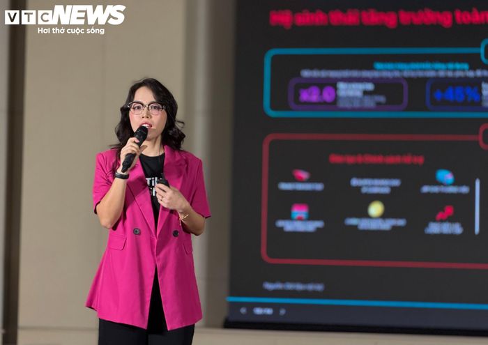 Bà Phương Lương chia sẻ mô hình “thương mại khám phá” đang thay đổi hành vi mua sắm khi người dùng có thể phát sinh nhu cầu ngay trong quá trình xem nội dung.
