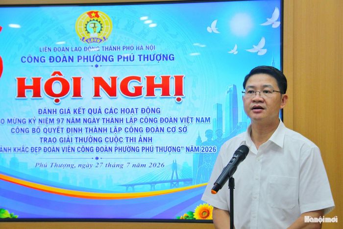 Phó Bí thư Thường trực Đảng ủy phường Phú Thượng Trần Quang Đạo phát biểu chỉ đạo tại hội nghị. Ảnh: Cao Kỳ