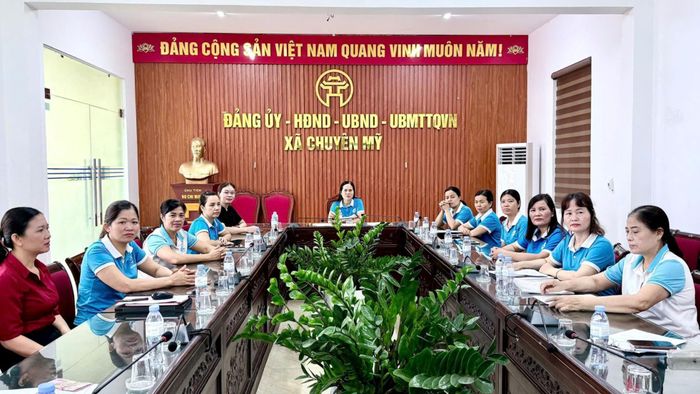 Điểm cầu xã Chuyên Mỹ học tập, quán triệt Nghị quyết Đại hội đại biểu phụ nữ toàn quốc lần thứ XIV. Ảnh: Cơ sở