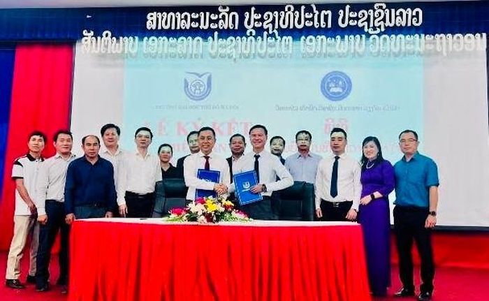 Trường Đại học Thủ đô Hà Nội ký kết hợp tác với Trường Cao đẳng Kỹ thuật Dạy nghề Hữu nghị Viêng Chăn – Hà Nội. Ảnh: NH