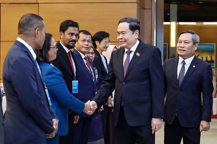 Chủ tịch Quốc hội Trần Thanh Mẫn tiếp đoàn lãnh đạo các thành phố ASEAN tham dự Hội nghị Lãnh đạo các thành phố ASEAN trong khuôn khổ Diễn đàn Tương lai ASEAN (AFF) 2026. Ảnh: TTXVN