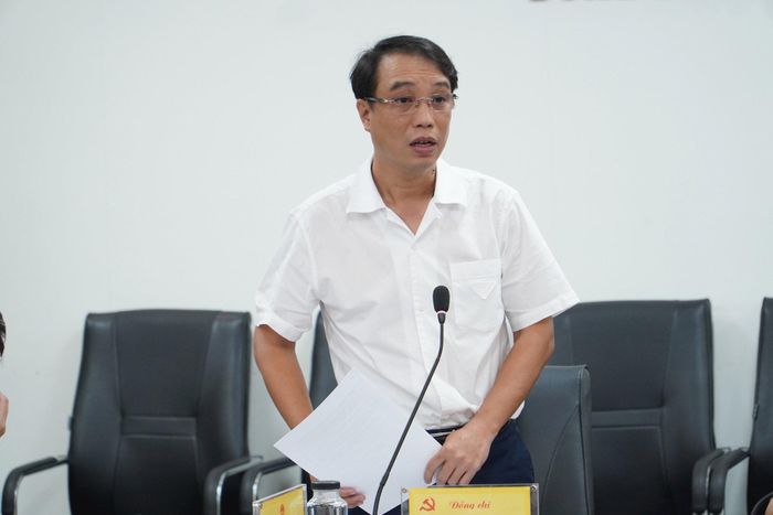 Phó Bí thư Đảng ủy, Chủ tịch UBND phường Đại Mỗ Phùng Ngọc Sơn phát biểu tại buổi làm việc. Ảnh: PV