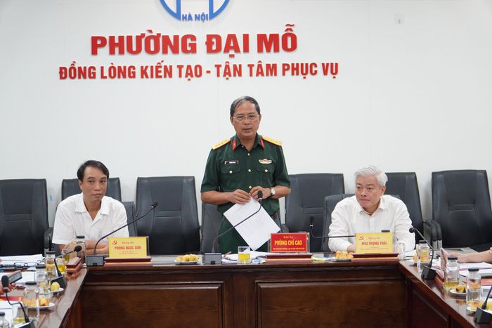 Đại tá Phùng Chí Cao, Phó Tham mưu trưởng, Bộ Tư lệnh Thủ đô Hà Nội phát biểu tại buổi làm việc. Ảnh: PV