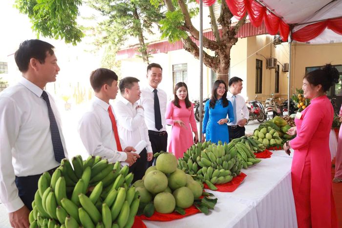 Nông sản của xã Minh Châu tham gia giới thiệu, quảng bá tại các sự kiện trên địa bàn. Ảnh: MC