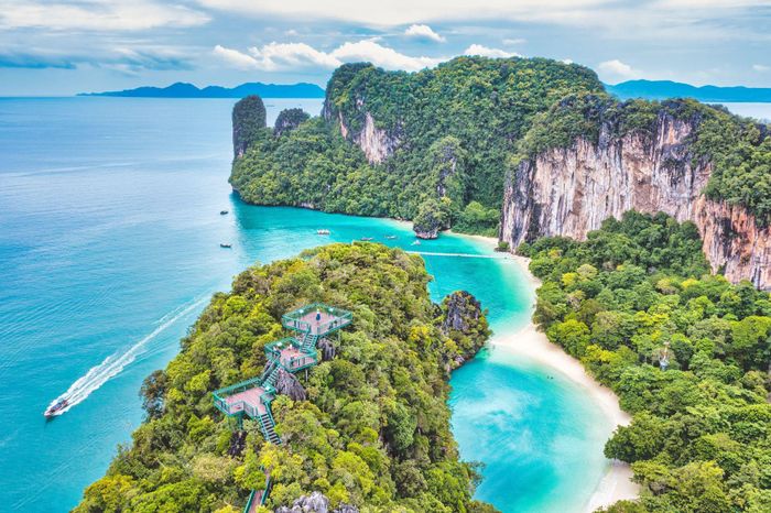 Mu Ko Hong, tỉnh Krabi, Thái Lan, là quần đảo nổi tiếng với đầm phá tự nhiên được bao bọc bởi những vách đá vôi hùng vĩ giữa vùng biển Andaman.