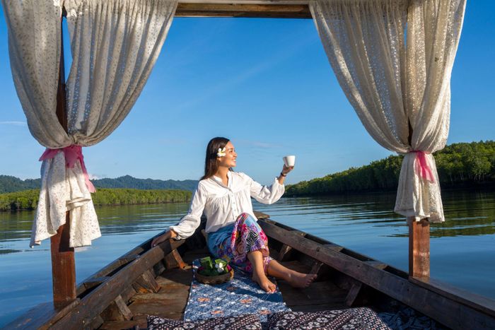 Làng du lịch sinh thái Thung Yee Peng, Krabi, điểm đến xanh giữa rừng ngập mặn, dòng nước yên bình và nhịp sống cộng đồng địa phương.