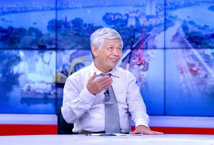 GS.TS Trần Đức Hạ trao đổi tại chương trình. Ảnh: Viết Thành