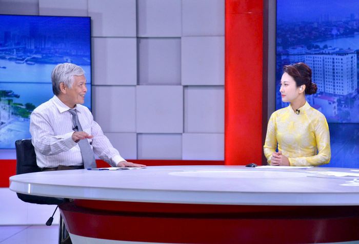 GS.TS Trần Đức Hạ chia sẻ tại chương trình. Ảnh: Viết Thành