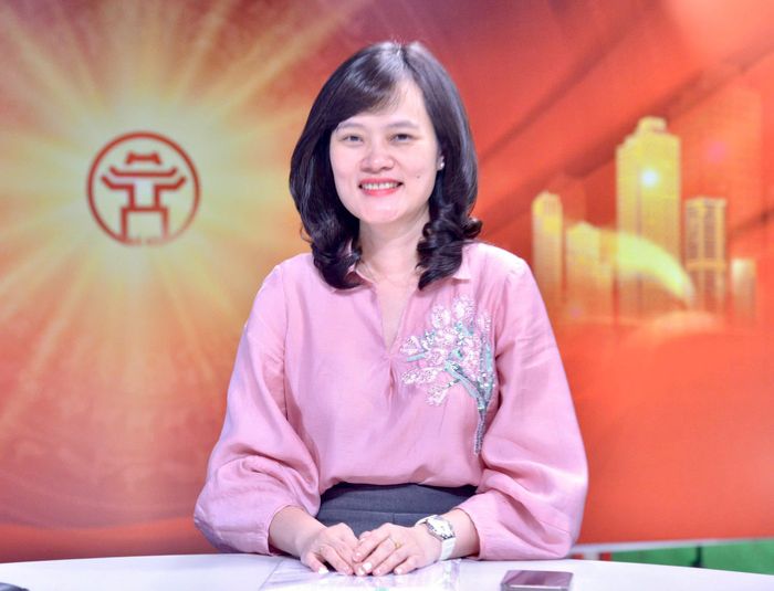 Bà Nguyễn Phương Dung, Phó Trưởng phòng Khoáng sản, Tài nguyên nước, Sở Nông nghiệp và Môi trường Hà Nội trao đổi tại Chương trình. Ảnh: Viết Thành 