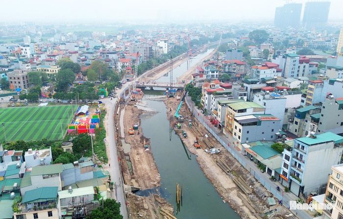 Dự án cải tạo tuyến hạ lưu sông Kim Ngưu nối sông Tô Lịch đang được Hà Nội triển khai. Ảnh: Duy Khánh