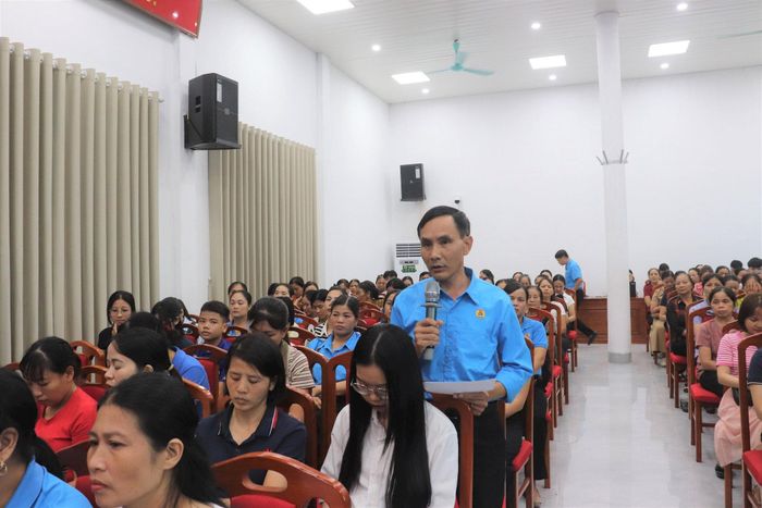 Hội nghị nhận được gần 20 ý kiến, kiến nghị của đoàn viên, người lao động. Ảnh Đ. Đạt
