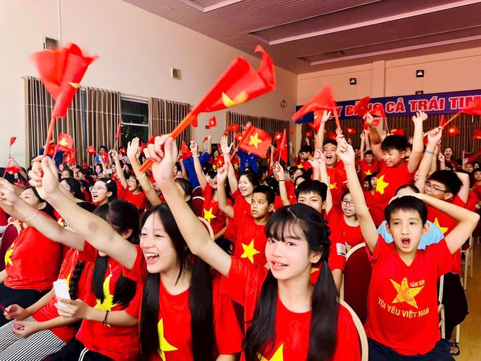 Thiếu nhi tham gia chương trình. Ảnh: Bảo Lâm