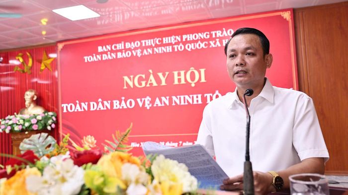 Phó Chủ tịch UBND xã, Trưởng Ban Chỉ đạo phong trào Toàn dân bảo vệ an ninh Tổ quốc xã Hòa Xá Nguyễn Văn Cường đánh giá kết quả thực hiện phong trào. Ảnh: Thanh Hằng