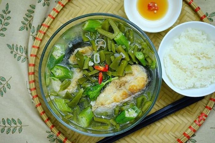 Đặc sản miền Trung, xương rồng nấu canh chua.