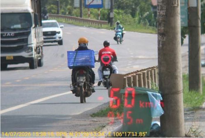 Xe mô tô chạy quá tốc độ trên Quốc lộ 1, xã Kép.