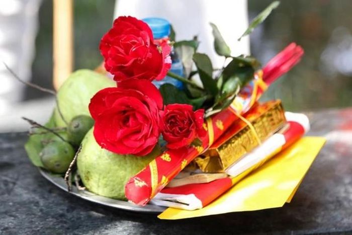 Không nên sử dụng vàng, tiền âm phủ để dâng cúng Phật tại chùa.
