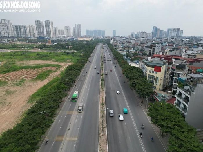 Trước đó, TP Hà Nội đã thi công Dự án xây dựng tuyến thoát nước, chống ngập trên đường Võ Chí Công, đây là hạng mục thuộc dự án cải tạo kênh Thụy Phương, vừa tăng năng lực tiêu thoát nước cho khu vực phía Tây Bắc TP Hà Nội, vừa bổ cập nước cho sông Tô Lịch.