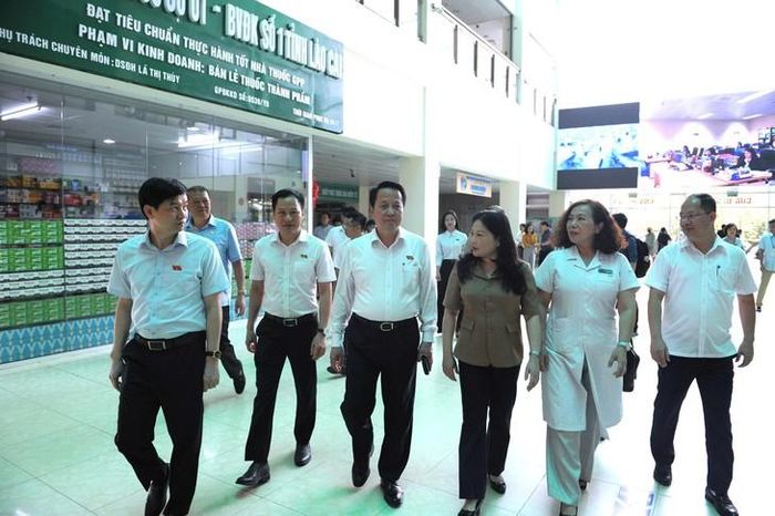 Đoàn Giám sát làm việc tại BVĐK số 1 tỉnh Lào Cai. (Ảnh: Như Thảo)