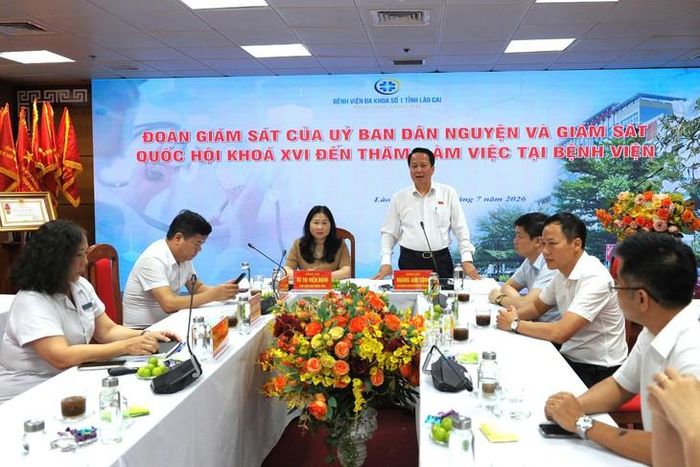 Phó Chủ nhiệm Ủy ban Dân nguyện và Giám sát Hoàng Anh Công phát biểu. (Ảnh: Như Thảo)