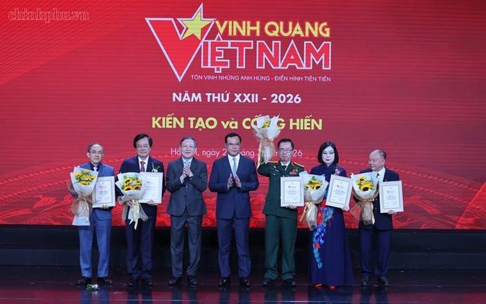 5 cá nhân được vinh danh tại sự kiện. Ảnh: VGP/Phương Nguyên