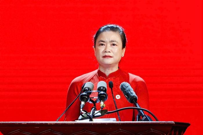 Bà Đỗ Thị Thu Thảo - Bí thư Đảng ủy Trung ương Hội Chữ thập đỏ Việt Nam, Chủ tịch Hội Chữ thập đỏ Việt Nam phát biểu tại Đại Hội. Ảnh: BTC